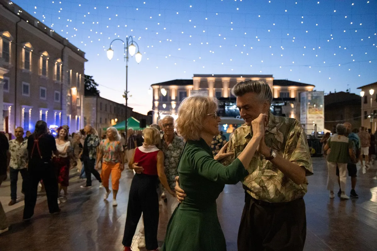 Summer Jamboree presenta THE MUSIC FILLS THE AIR, brano ufficiale #26
