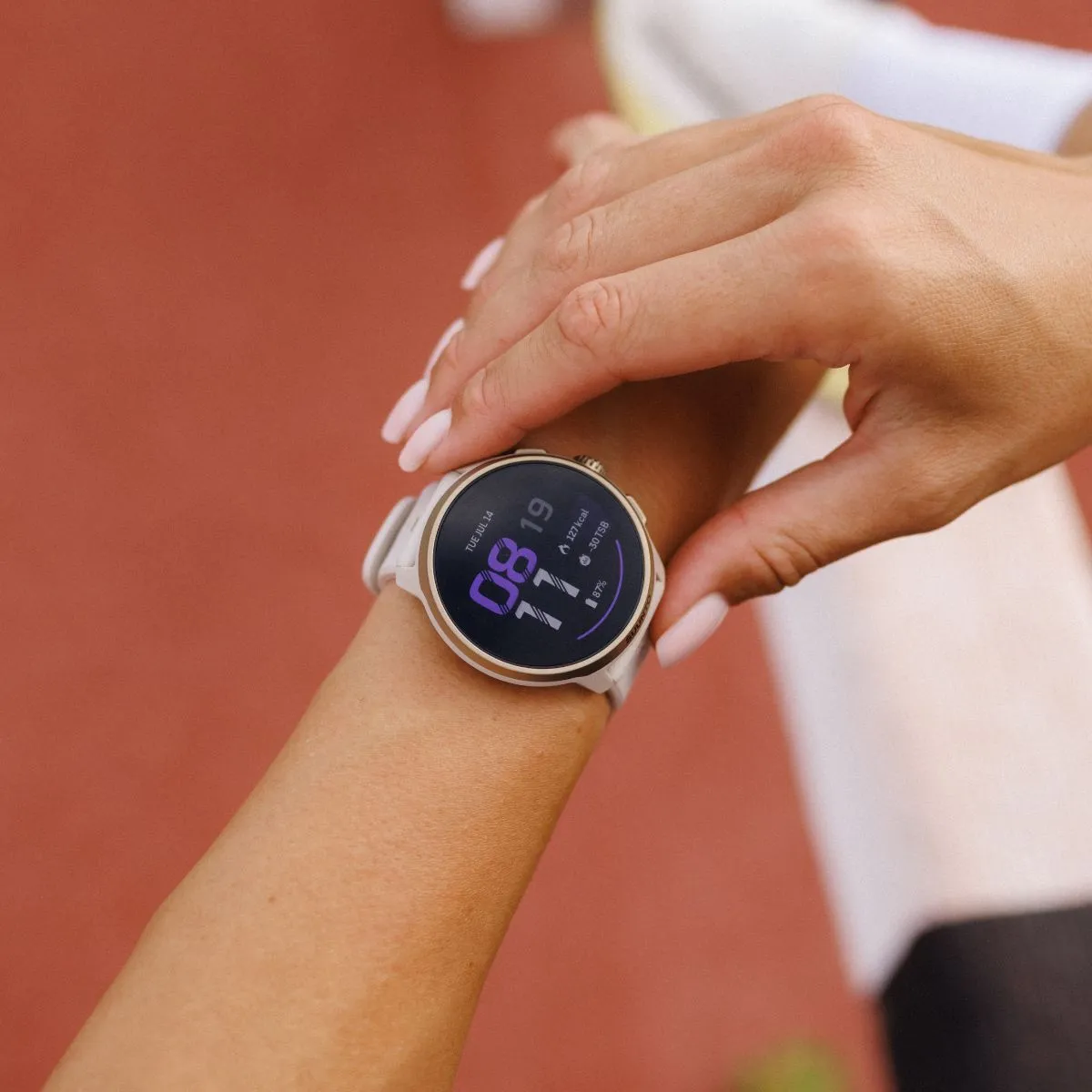 Suunto Run 2: 35 g, AMOLED 2.000 nit e Smart HR Belt 2