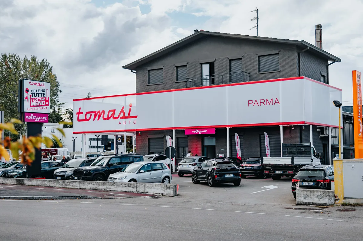 Tomasi Auto apre a Parma: inaugurato il nuovo maxistore dell'usato